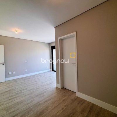 Casa com 233m², 4 quartos (sendo 3 suítes), 2 garagens, no bairro Ingleses em Florianópolis