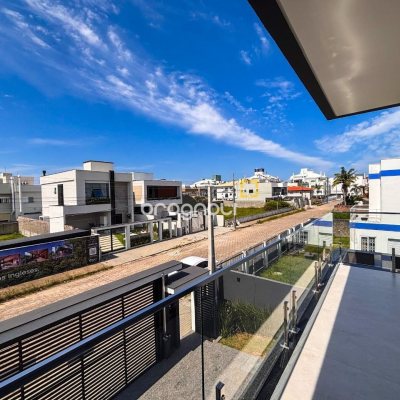 Casa com 233m², 4 quartos (sendo 3 suítes), 2 garagens, no bairro Ingleses em Florianópolis