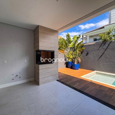Casa com 233m², 4 quartos (sendo 3 suítes), 2 garagens, no bairro Ingleses em Florianópolis