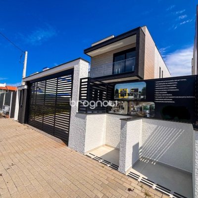 Casa com 233m², 4 quartos (sendo 3 suítes), 2 garagens, no bairro Ingleses em Florianópolis