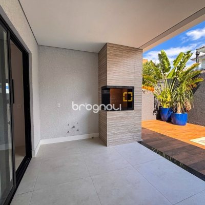 Casa com 233m², 4 quartos (sendo 3 suítes), 2 garagens, no bairro Ingleses em Florianópolis