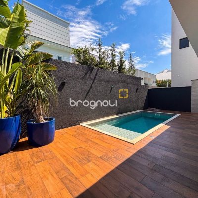 Casa com 233m², 4 quartos (sendo 3 suítes), 2 garagens, no bairro Ingleses em Florianópolis