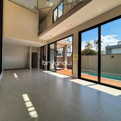Casa com 215m², 4 quartos (sendo 3 suítes), 2 garagens, no bairro Ingleses em Florianópolis