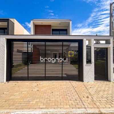 Casa com 215m², 4 quartos (sendo 3 suítes), 2 garagens, no bairro Ingleses em Florianópolis