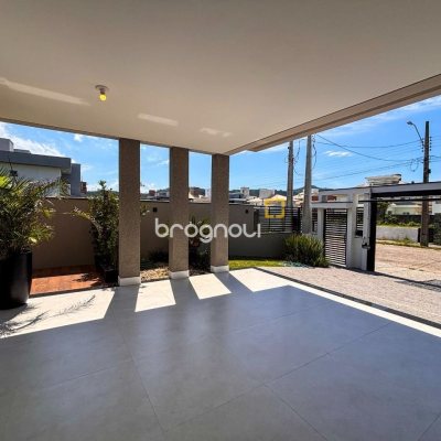 Casa com 215m², 4 quartos (sendo 3 suítes), 2 garagens, no bairro Ingleses em Florianópolis