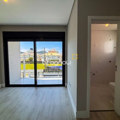 Casa com 215m², 4 quartos (sendo 3 suítes), 2 garagens, no bairro Ingleses em Florianópolis
