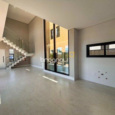 Casa com 215m², 4 quartos (sendo 3 suítes), 2 garagens, no bairro Ingleses em Florianópolis