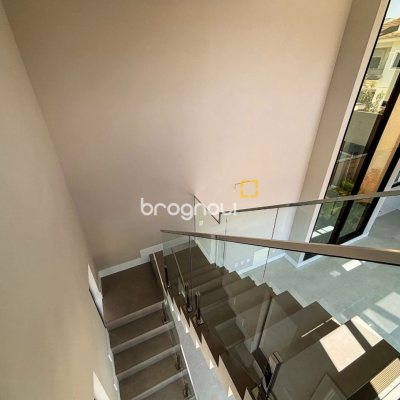 Casa com 215m², 4 quartos (sendo 3 suítes), 2 garagens, no bairro Ingleses em Florianópolis