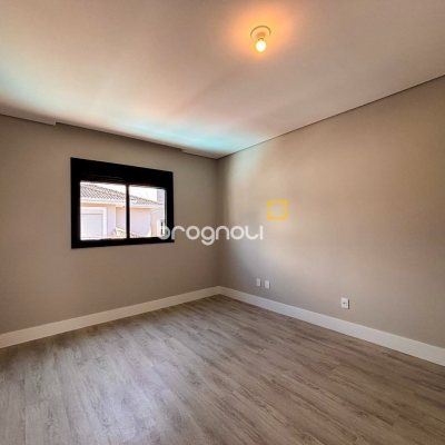 Casa com 215m², 4 quartos (sendo 3 suítes), 2 garagens, no bairro Ingleses em Florianópolis