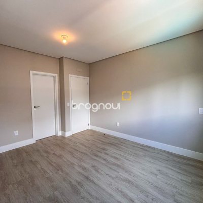 Casa com 215m², 4 quartos (sendo 3 suítes), 2 garagens, no bairro Ingleses em Florianópolis