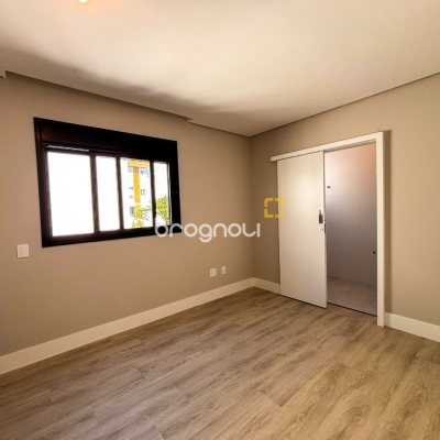 Casa com 215m², 4 quartos (sendo 3 suítes), 2 garagens, no bairro Ingleses em Florianópolis