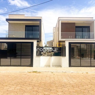 Casa com 215m², 4 quartos (sendo 3 suítes), 2 garagens, no bairro Ingleses em Florianópolis