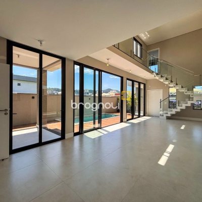Casa com 215m², 4 quartos (sendo 3 suítes), 2 garagens, no bairro Ingleses em Florianópolis