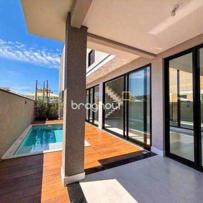 Casa com 215m², 4 quartos (sendo 3 suítes), 2 garagens, no bairro Ingleses em Florianópolis