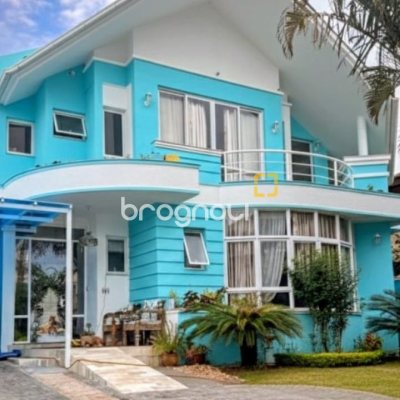 Casa com 269m², 3 quartos (sendo 2 suítes), 6 garagens, no bairro Jurerê em Florianópolis