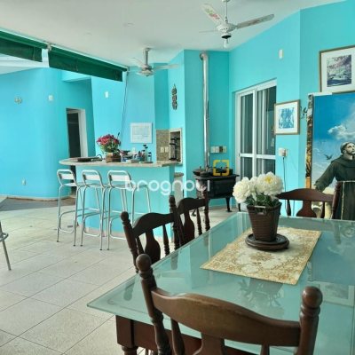 Casa com 269m², 3 quartos (sendo 2 suítes), 6 garagens, no bairro Jurerê em Florianópolis