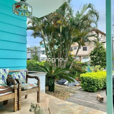 Casa com 269m², 3 quartos (sendo 2 suítes), 6 garagens, no bairro Jurerê em Florianópolis