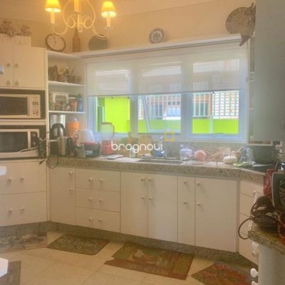 Casa com 269m², 3 quartos (sendo 2 suítes), 6 garagens, no bairro Jurerê em Florianópolis