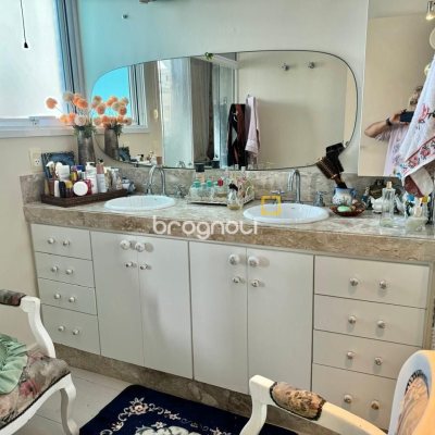 Casa com 269m², 3 quartos (sendo 2 suítes), 6 garagens, no bairro Jurerê em Florianópolis