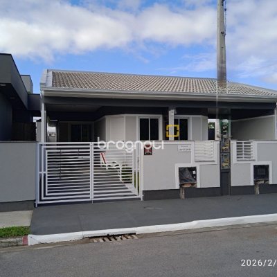 Casa com 79m², 3 quartos (sendo 1 suíte), 1 garagem, no bairro Sertão do Maruim em São José