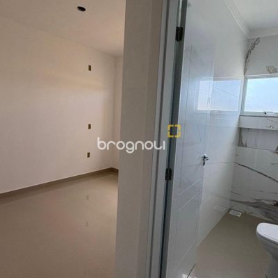 Casa com 79m², 3 quartos (sendo 1 suíte), 1 garagem, no bairro Sertão do Maruim em São José