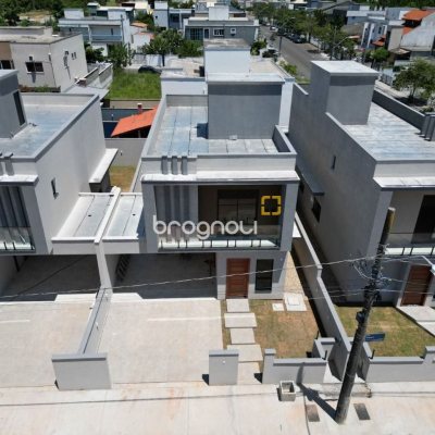 Casa com 177m², 3 quartos (sendo 3 suítes), 2 garagens, no bairro Rio Vermelho em Florianópolis