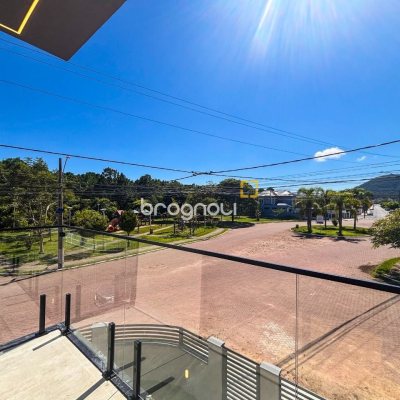 Casa com 177m², 3 quartos (sendo 3 suítes), 2 garagens, no bairro Rio Vermelho em Florianópolis