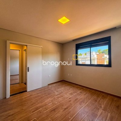 Casa com 177m², 3 quartos (sendo 3 suítes), 2 garagens, no bairro Rio Vermelho em Florianópolis