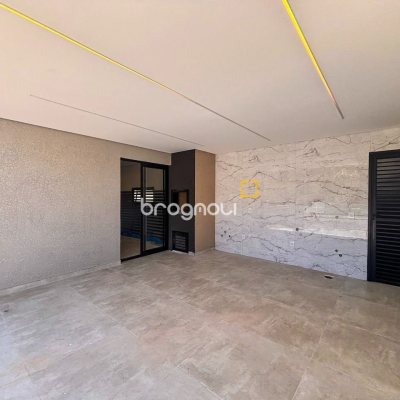 Casa com 177m², 3 quartos (sendo 3 suítes), 2 garagens, no bairro Rio Vermelho em Florianópolis