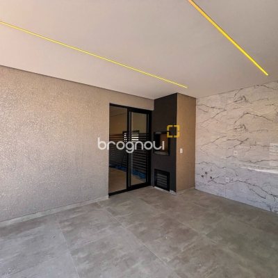 Casa com 177m², 3 quartos (sendo 3 suítes), 2 garagens, no bairro Rio Vermelho em Florianópolis