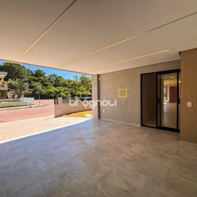 Casa com 177m², 3 quartos (sendo 3 suítes), 2 garagens, no bairro Rio Vermelho em Florianópolis