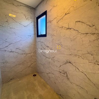 Casa com 177m², 3 quartos (sendo 3 suítes), 2 garagens, no bairro Rio Vermelho em Florianópolis
