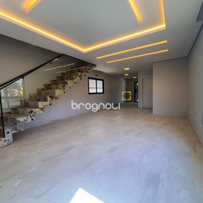 Casa com 177m², 3 quartos (sendo 3 suítes), 2 garagens, no bairro Rio Vermelho em Florianópolis