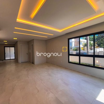 Casa com 177m², 3 quartos (sendo 3 suítes), 2 garagens, no bairro Rio Vermelho em Florianópolis