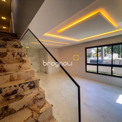 Casa com 177m², 3 quartos (sendo 3 suítes), 2 garagens, no bairro Rio Vermelho em Florianópolis