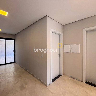 Casa com 177m², 3 quartos (sendo 3 suítes), 2 garagens, no bairro Rio Vermelho em Florianópolis