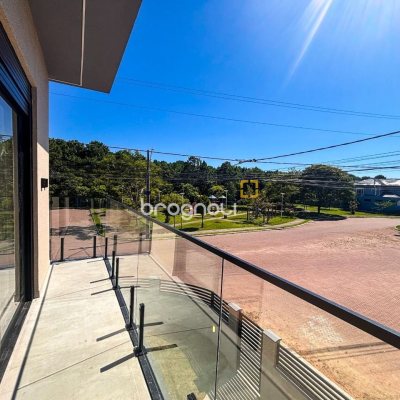 Casa com 177m², 3 quartos (sendo 3 suítes), 2 garagens, no bairro Rio Vermelho em Florianópolis
