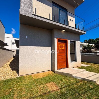 Casa com 177m², 3 quartos (sendo 3 suítes), 2 garagens, no bairro Rio Vermelho em Florianópolis