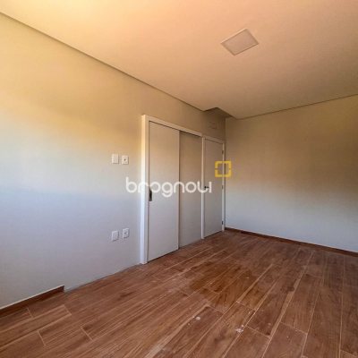 Casa com 177m², 3 quartos (sendo 3 suítes), 2 garagens, no bairro Rio Vermelho em Florianópolis