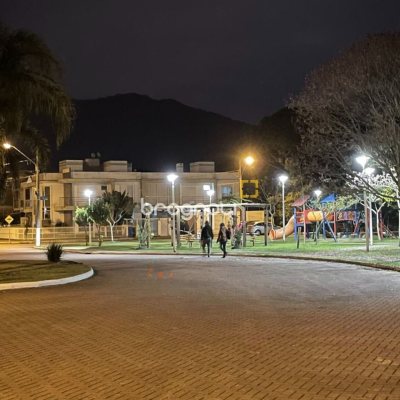 Casa com 177m², 3 quartos (sendo 3 suítes), 2 garagens, no bairro Rio Vermelho em Florianópolis