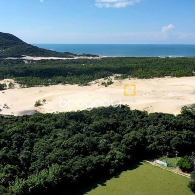 Casa com 177m², 3 quartos (sendo 3 suítes), 2 garagens, no bairro Rio Vermelho em Florianópolis