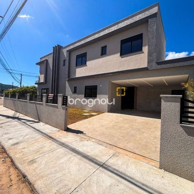 Casa com 177m², 3 quartos (sendo 3 suítes), 2 garagens, no bairro Rio Vermelho em Florianópolis