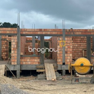Casa com 125m², 2 quartos (sendo 2 suítes), 2 garagens, no bairro Rio Vermelho em Florianópolis
