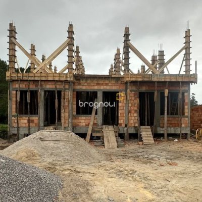 Casa com 125m², 2 quartos (sendo 2 suítes), 2 garagens, no bairro Rio Vermelho em Florianópolis
