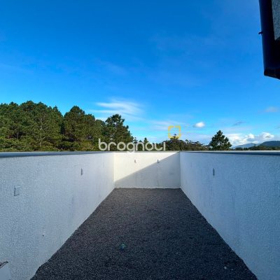 Casa com 120m², 2 quartos (sendo 2 suítes), 2 garagens, no bairro Rio Vermelho em Florianópolis