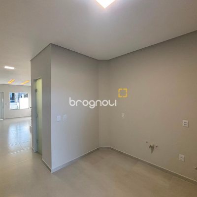 Casa com 120m², 2 quartos (sendo 2 suítes), 2 garagens, no bairro Rio Vermelho em Florianópolis