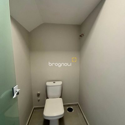 Casa com 120m², 2 quartos (sendo 2 suítes), 2 garagens, no bairro Rio Vermelho em Florianópolis