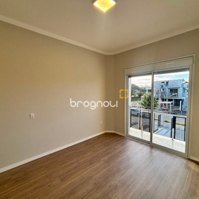 Casa com 120m², 2 quartos (sendo 2 suítes), 2 garagens, no bairro Rio Vermelho em Florianópolis