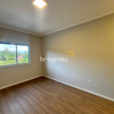 Casa com 120m², 2 quartos (sendo 2 suítes), 2 garagens, no bairro Rio Vermelho em Florianópolis