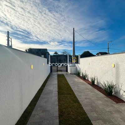 Casa com 120m², 2 quartos (sendo 2 suítes), 2 garagens, no bairro Rio Vermelho em Florianópolis